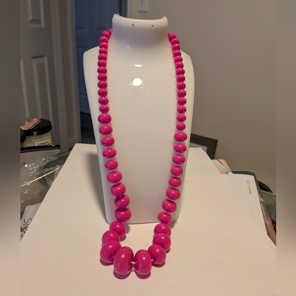 Graduated Pink Acrylic Beaded Necklace